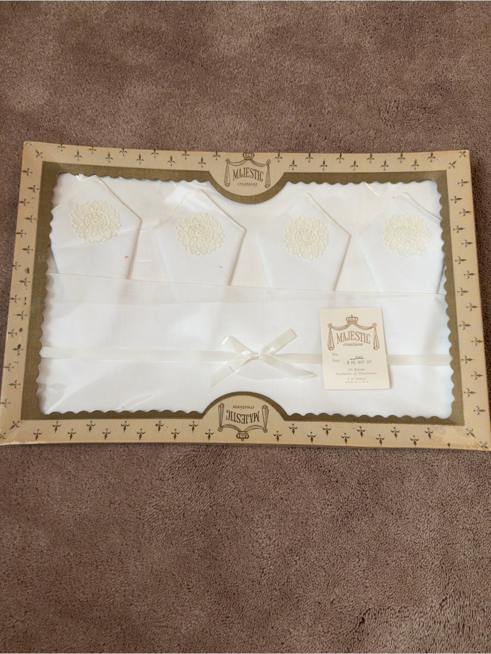 Vintage Majestic Creations White Embroidered 8-Piece Placemat & Napkin Set NIP